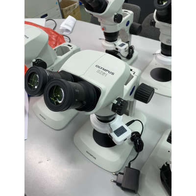 Kinh hien vi soi noi Olympus SZ61 kem den LED-56A (hình 1).jpg